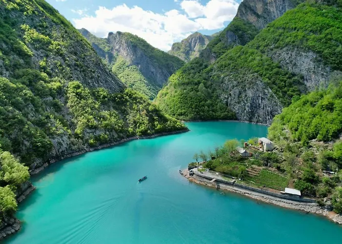 Neomalsore Agrotourism, Komani Lake