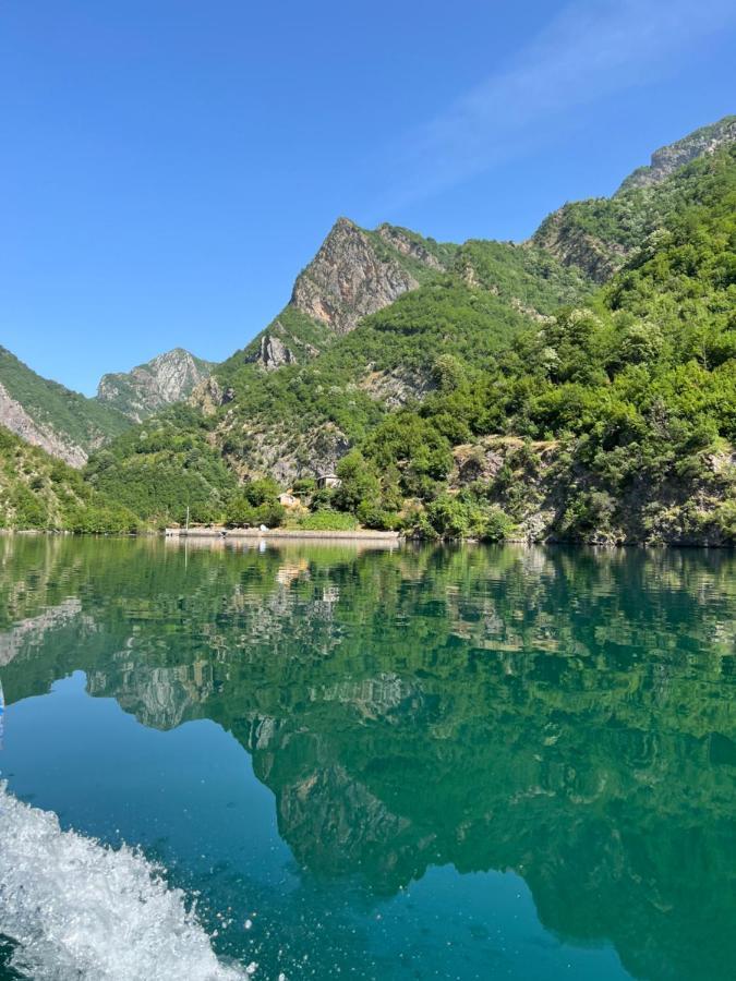Neomalsore Agrotourism, Komani Lake Koman