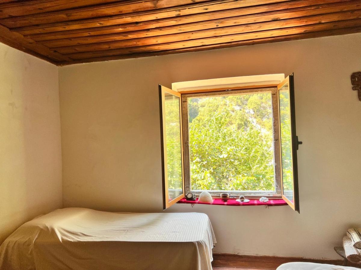 Maison d'hôtes Neomalsore Agrotourism, Komani Lake