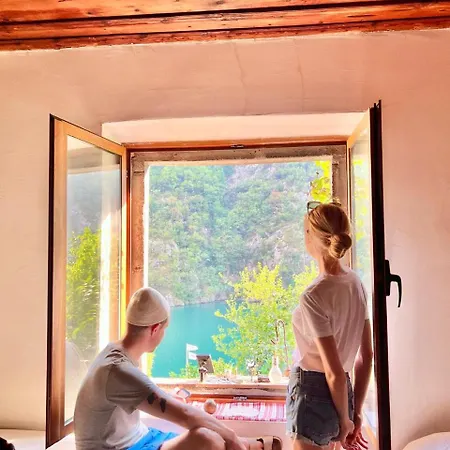 Neomalsore Agrotourism, Komani Lake Hotel Kültér fotó