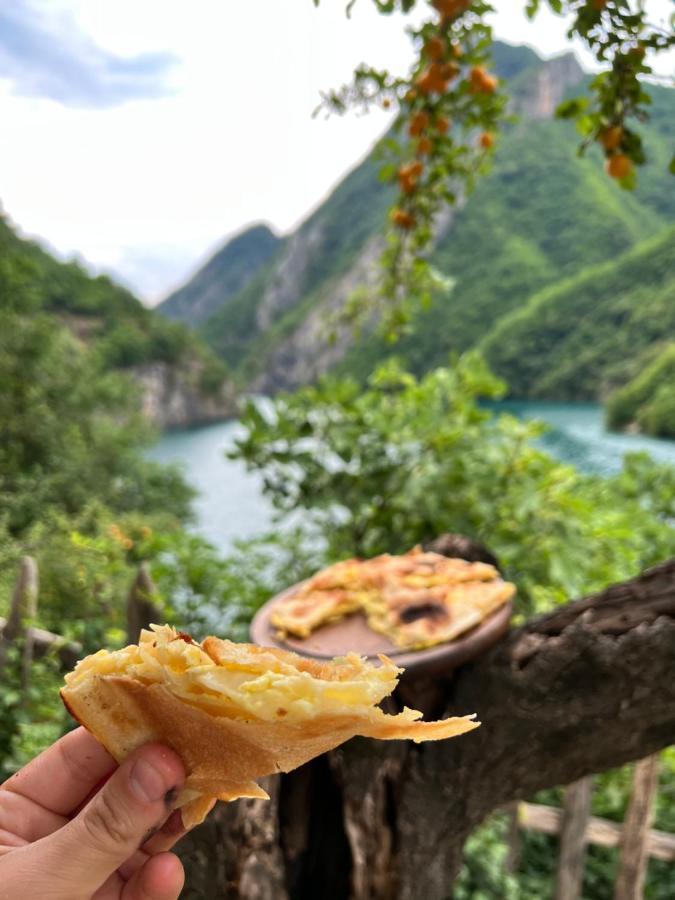 Neomalsore Agrotourism, Komani Lake Gasthuis